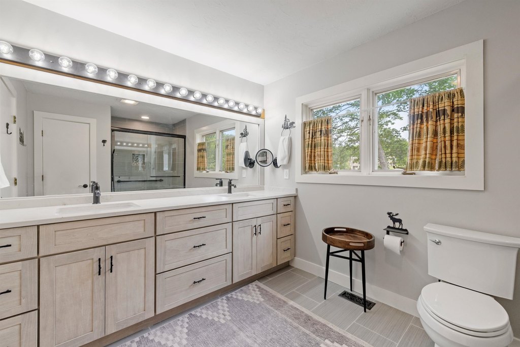 Moultonborough, New Hampshire, 03254, United States, 4 Bedrooms Bedrooms, ,3 BathroomsBathrooms,Residential,Forsale,1952911