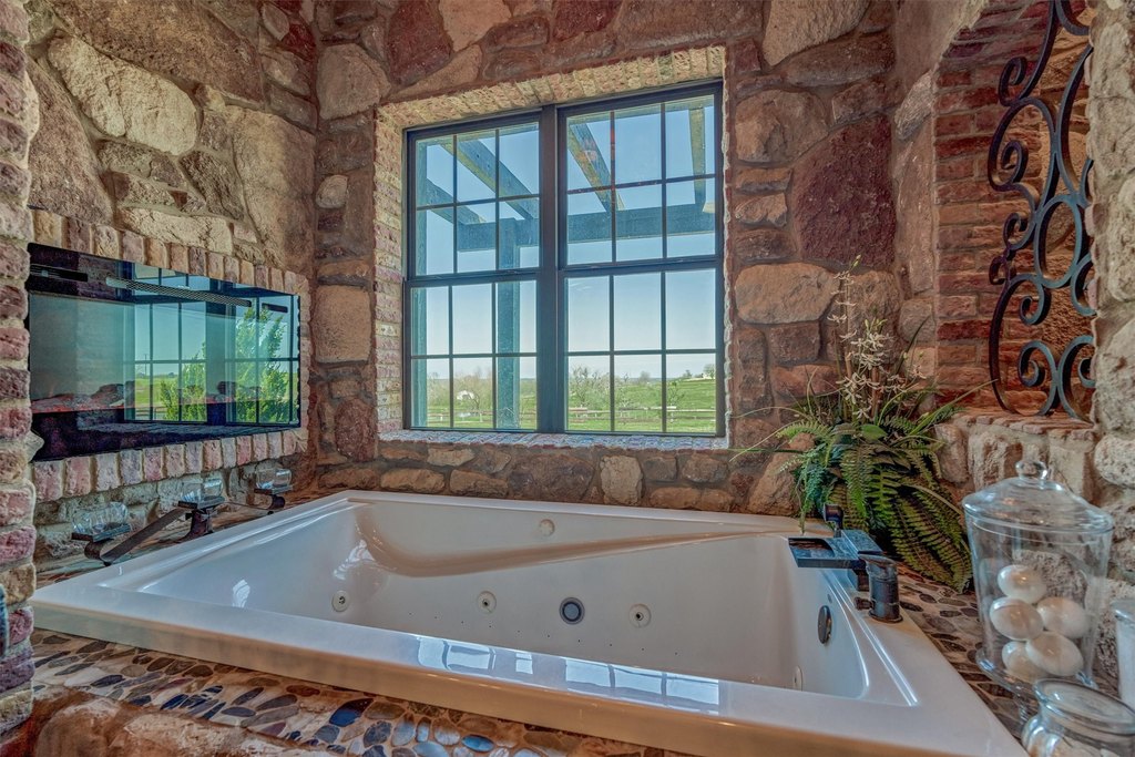 Navasota, Texas, 77868, United States, 4 Bedrooms Bedrooms, ,4 BathroomsBathrooms,Residential,Forsale,1936471