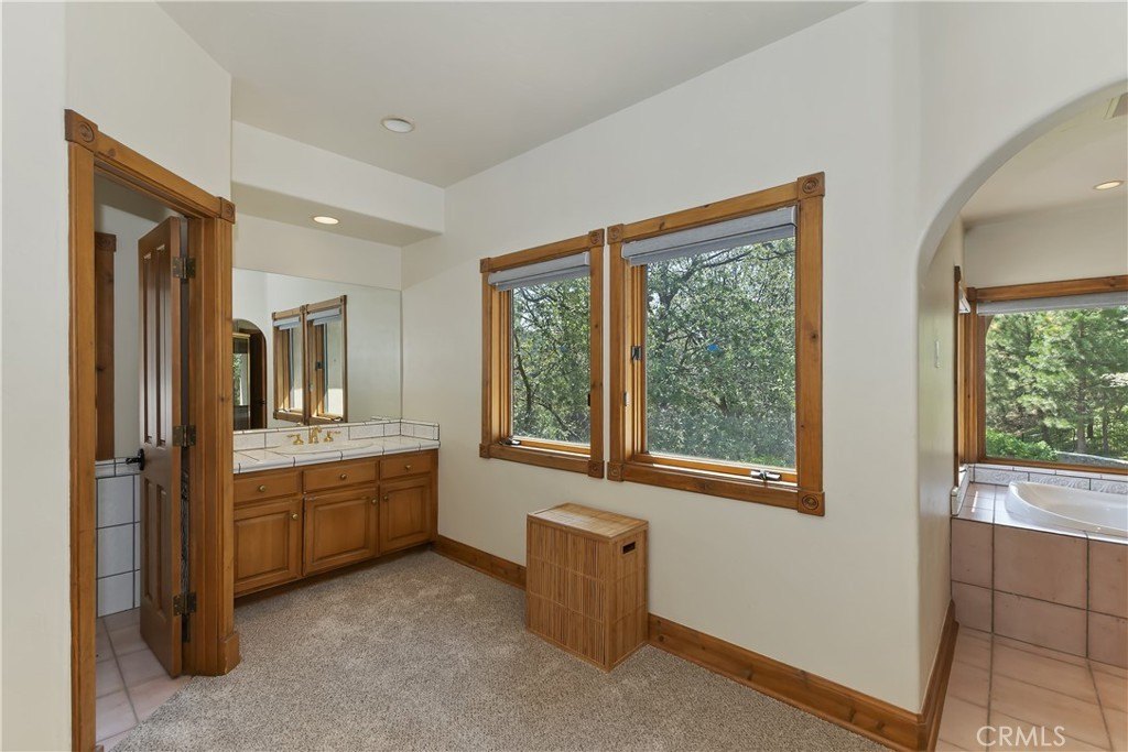 Lake Arrowhead, California, 92352, United States, 4 Bedrooms Bedrooms, ,4.5 BathroomsBathrooms,Residential,Forsale,1934021