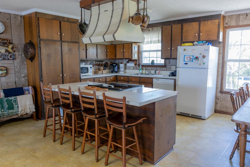 Alligator Point, Florida, 32346, United States, 4 Bedrooms Bedrooms, ,2 BathroomsBathrooms,Residential,Forsale,1919230