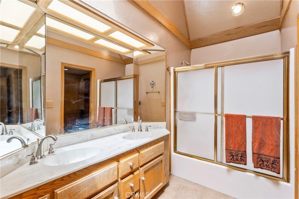 Lake Arrowhead, California, 92352, United States, 3 Bedrooms Bedrooms, ,2 BathroomsBathrooms,Residential,Forsale,1934030