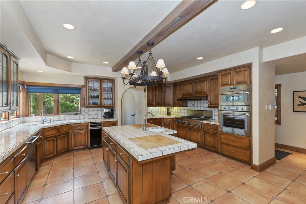 Lake Arrowhead, California, 92352, United States, 4 Bedrooms Bedrooms, ,4.5 BathroomsBathrooms,Residential,Forsale,1934021