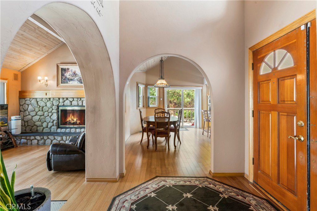Lake Arrowhead, California, 92352, United States, 3 Bedrooms Bedrooms, ,2 BathroomsBathrooms,Residential,Forsale,1934030