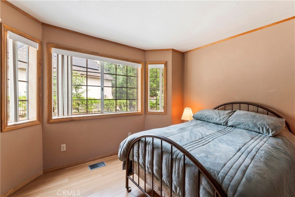 Lake Arrowhead, California, 92352, United States, 3 Bedrooms Bedrooms, ,2 BathroomsBathrooms,Residential,Forsale,1934030