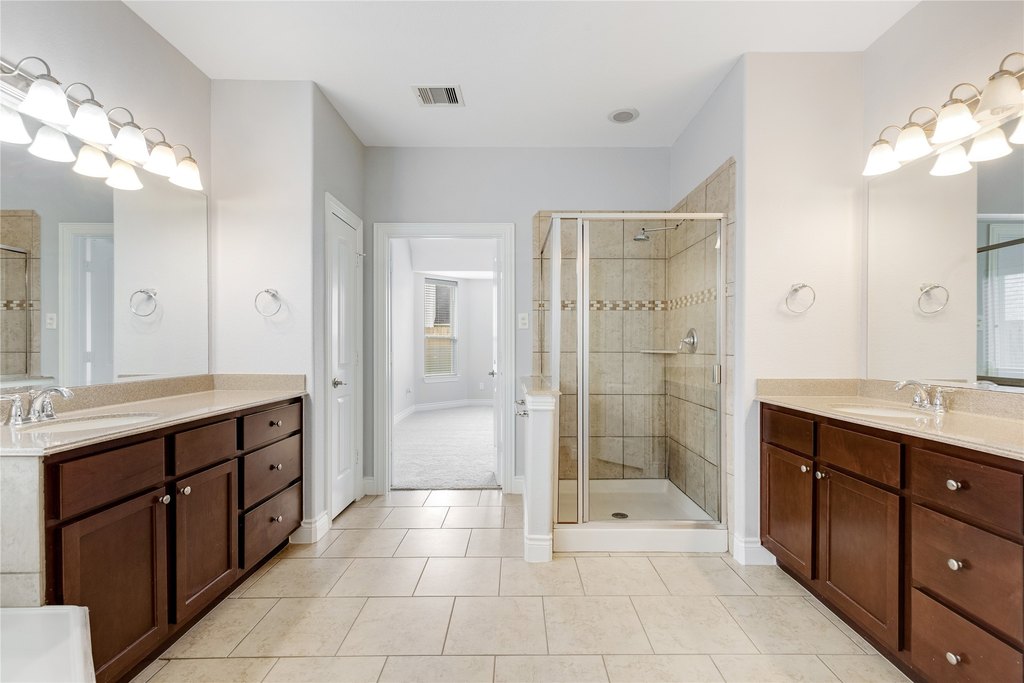 Friendswood, Texas, 77546, United States, 4 Bedrooms Bedrooms, ,3.5 BathroomsBathrooms,Residential,Forsale,1953108