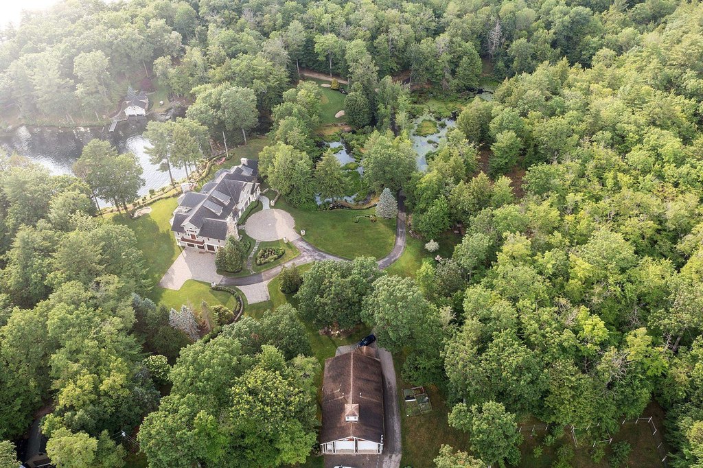 Meredith, New Hampshire, 03253, United States, 7 Bedrooms Bedrooms, ,6.5 BathroomsBathrooms,Residential,Forsale,1941223