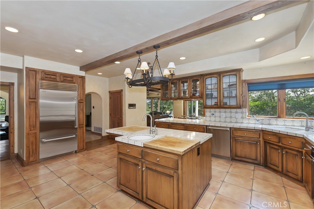 Lake Arrowhead, California, 92352, United States, 4 Bedrooms Bedrooms, ,4.5 BathroomsBathrooms,Residential,Forsale,1934021