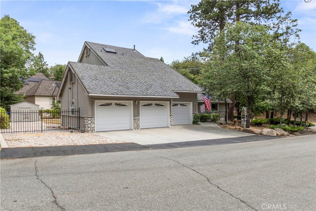 Lake Arrowhead, California, 92352, United States, 3 Bedrooms Bedrooms, ,2 BathroomsBathrooms,Residential,Forsale,1934030