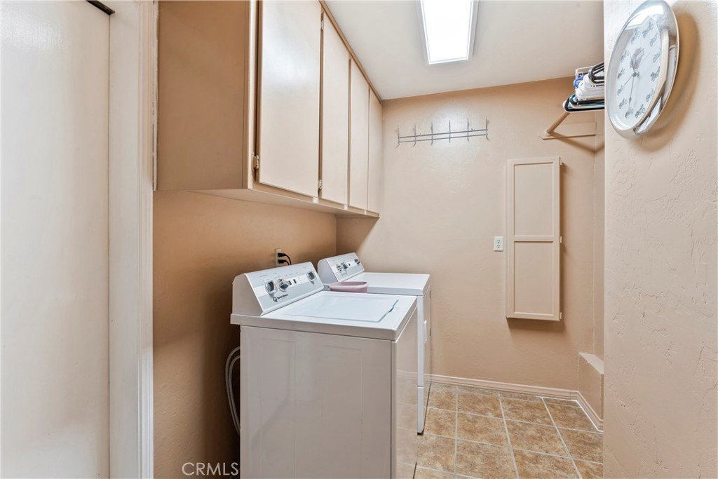 Lake Arrowhead, California, 92352, United States, 3 Bedrooms Bedrooms, ,2 BathroomsBathrooms,Residential,Forsale,1934030