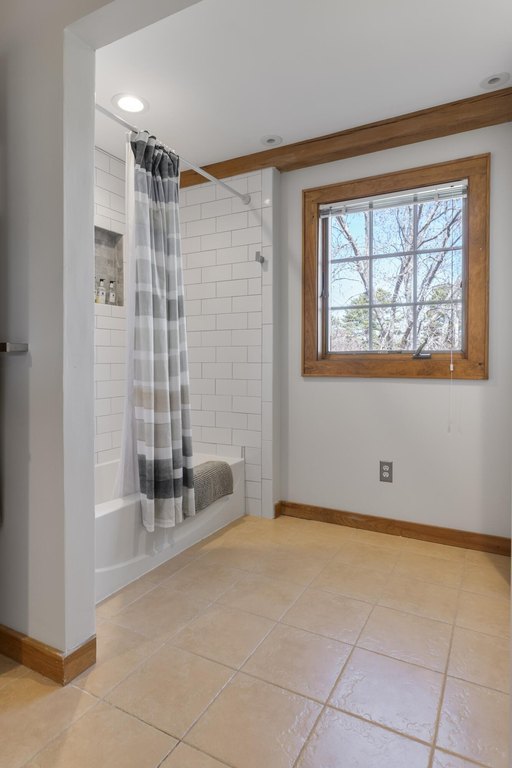 York, Maine, 03909, United States, 5 Bedrooms Bedrooms, ,3.5 BathroomsBathrooms,Residential,Forsale,1934015