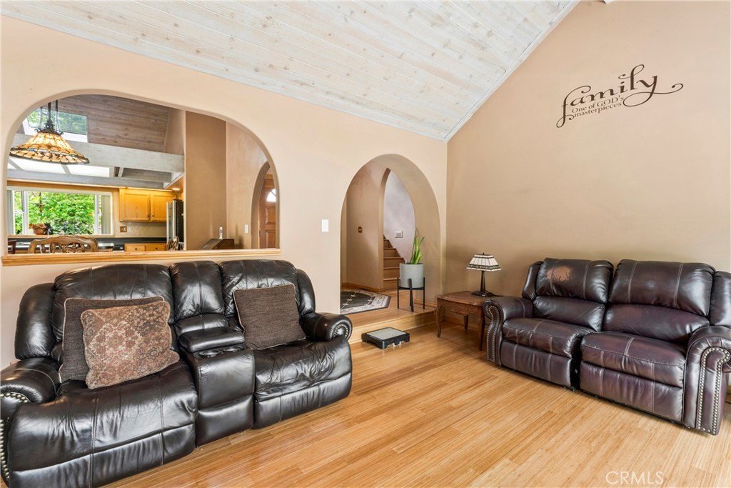 Lake Arrowhead, California, 92352, United States, 3 Bedrooms Bedrooms, ,2 BathroomsBathrooms,Residential,Forsale,1934030