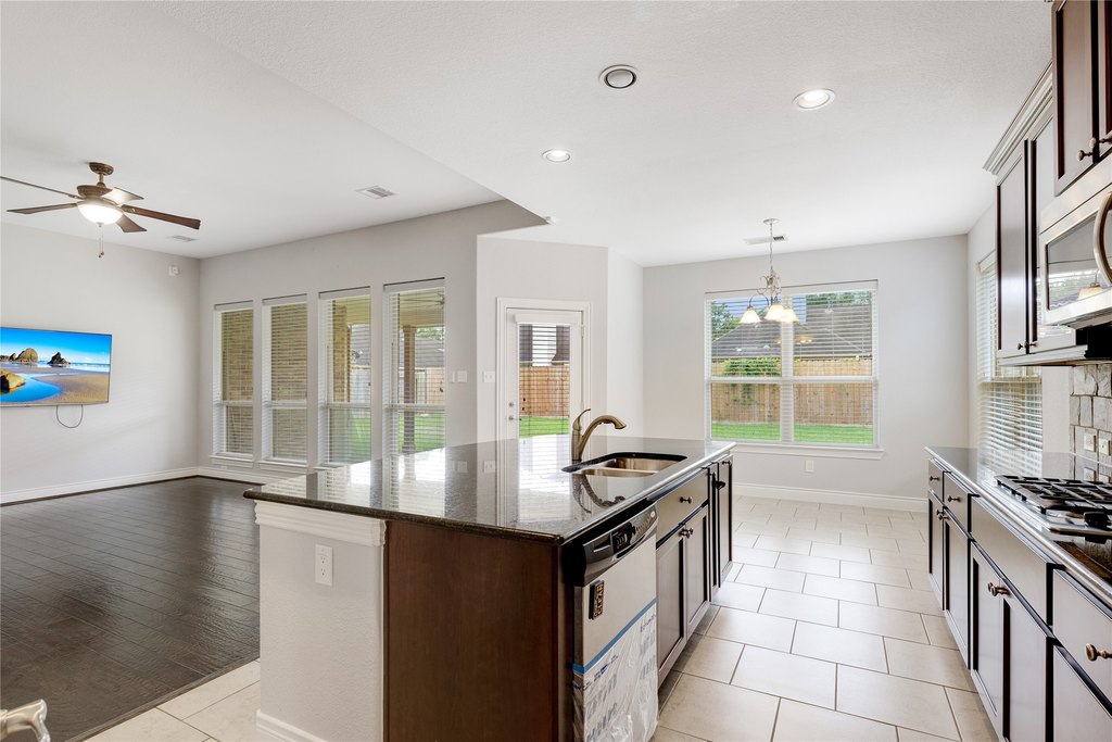 Friendswood, Texas, 77546, United States, 4 Bedrooms Bedrooms, ,3.5 BathroomsBathrooms,Residential,Forsale,1953108
