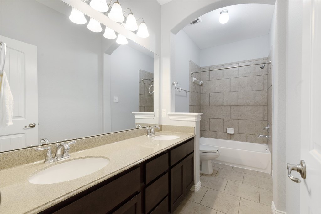 Friendswood, Texas, 77546, United States, 4 Bedrooms Bedrooms, ,3.5 BathroomsBathrooms,Residential,Forsale,1953108
