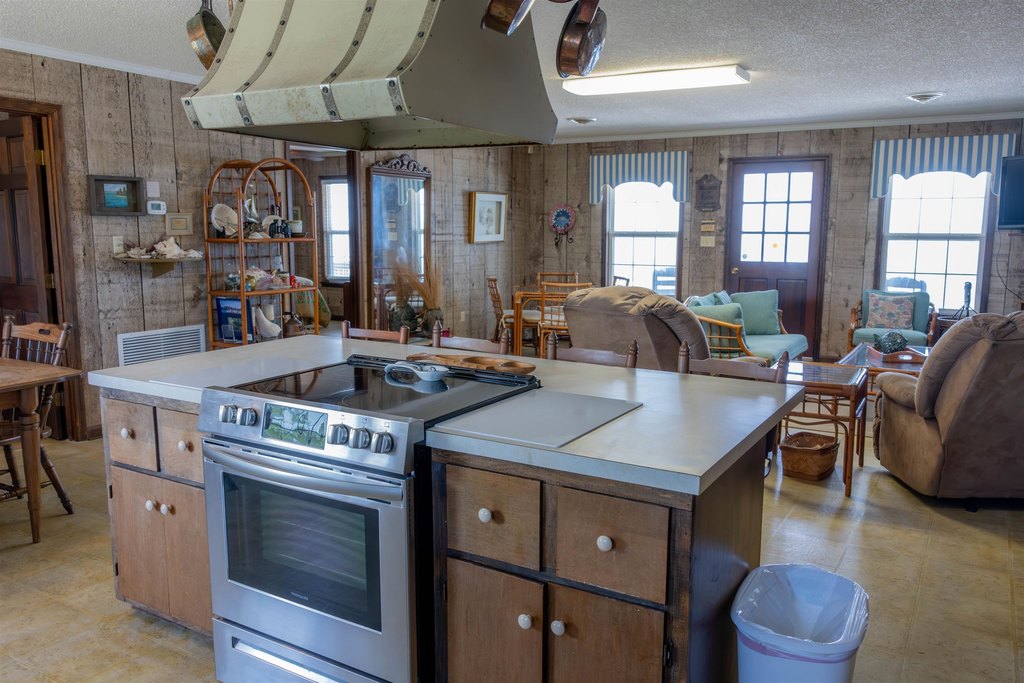 Alligator Point, Florida, 32346, United States, 4 Bedrooms Bedrooms, ,2 BathroomsBathrooms,Residential,Forsale,1919230