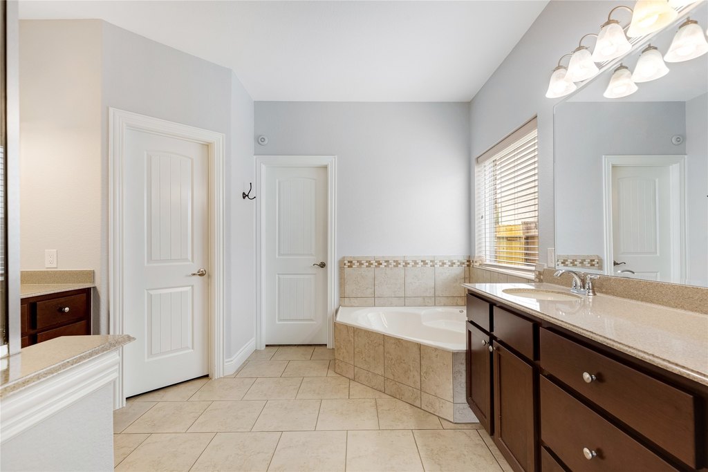 Friendswood, Texas, 77546, United States, 4 Bedrooms Bedrooms, ,3.5 BathroomsBathrooms,Residential,Forsale,1953108
