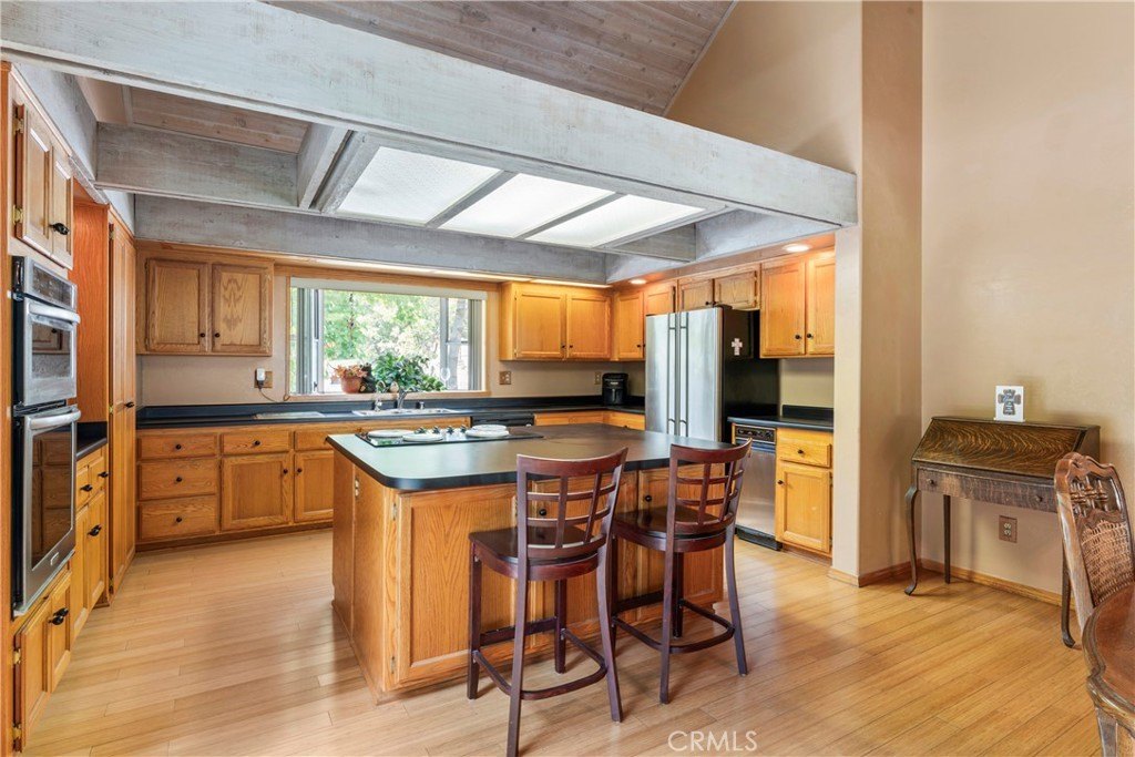 Lake Arrowhead, California, 92352, United States, 3 Bedrooms Bedrooms, ,2 BathroomsBathrooms,Residential,Forsale,1934030