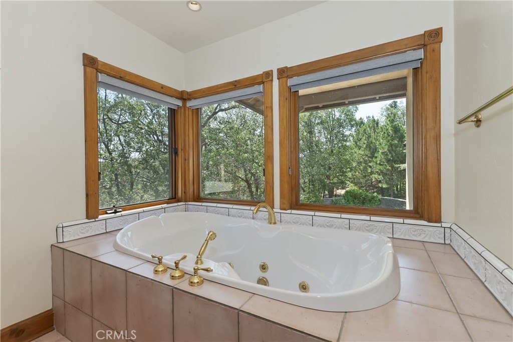 Lake Arrowhead, California, 92352, United States, 4 Bedrooms Bedrooms, ,4.5 BathroomsBathrooms,Residential,Forsale,1934021