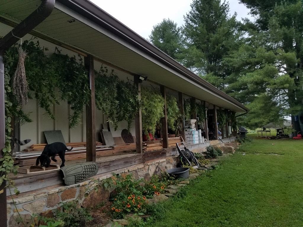 Allardt, Tennessee, 38504, United States, 2 Bedrooms Bedrooms, ,2 BathroomsBathrooms,Residential,Forsale,1929838