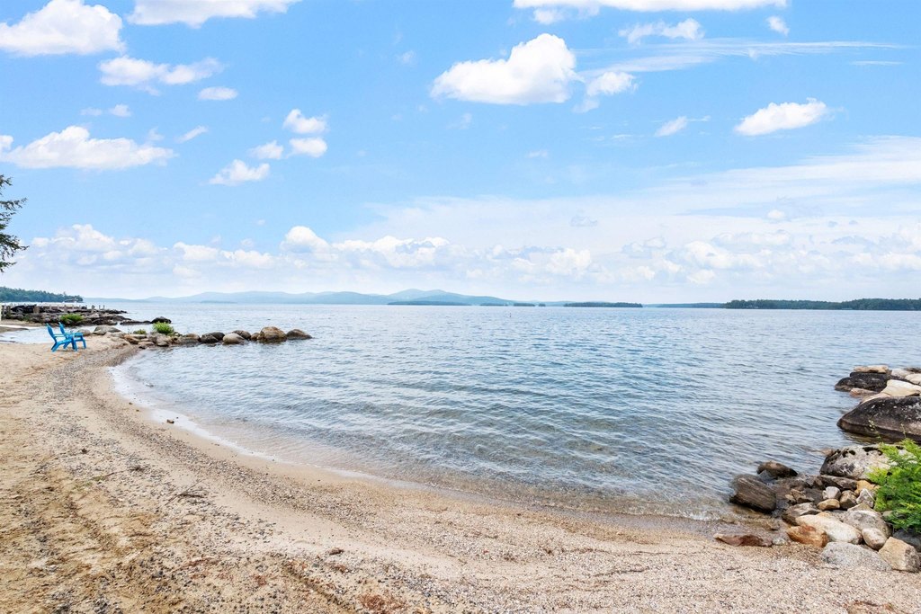 Moultonborough, New Hampshire, 03254, United States, 4 Bedrooms Bedrooms, ,3 BathroomsBathrooms,Residential,Forsale,1952911