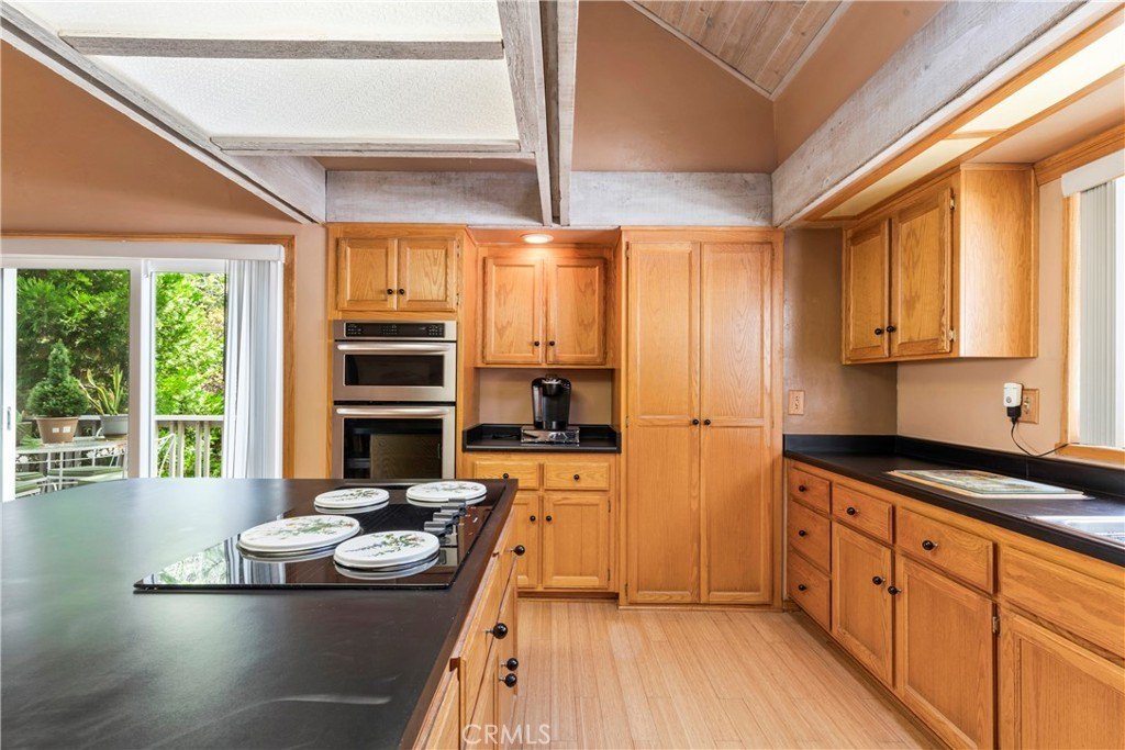 Lake Arrowhead, California, 92352, United States, 3 Bedrooms Bedrooms, ,2 BathroomsBathrooms,Residential,Forsale,1934030