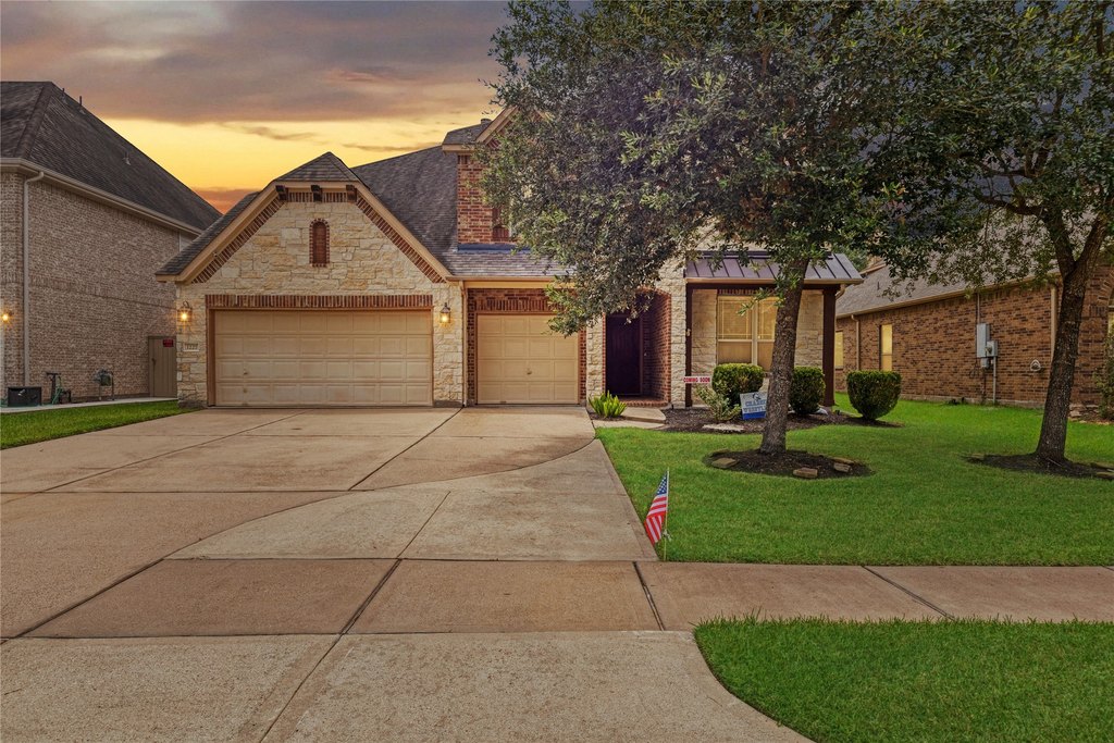Friendswood, Texas, 77546, United States, 4 Bedrooms Bedrooms, ,3.5 BathroomsBathrooms,Residential,Forsale,1953108