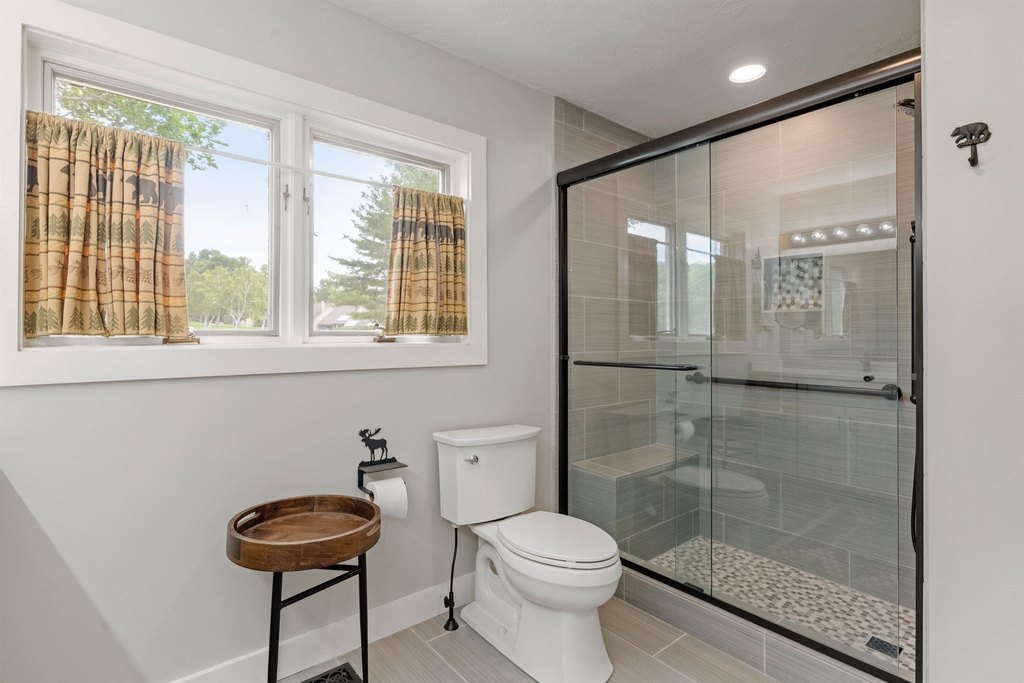 Moultonborough, New Hampshire, 03254, United States, 4 Bedrooms Bedrooms, ,3 BathroomsBathrooms,Residential,Forsale,1952911
