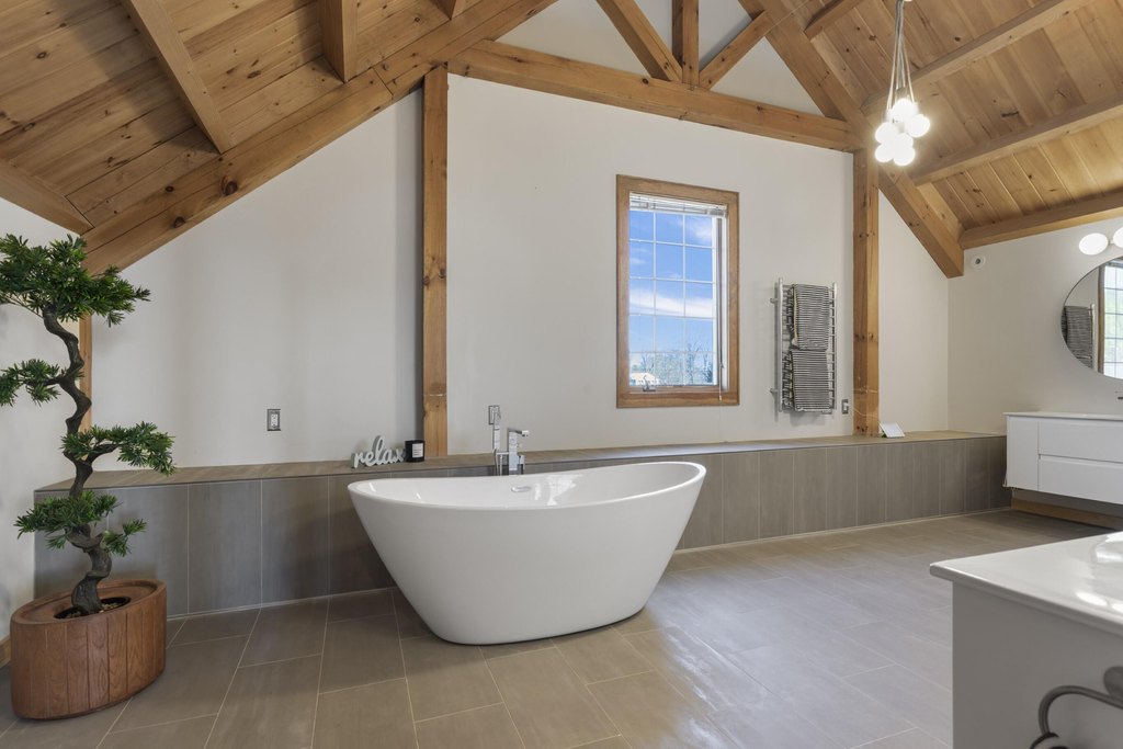York, Maine, 03909, United States, 5 Bedrooms Bedrooms, ,3.5 BathroomsBathrooms,Residential,Forsale,1934015