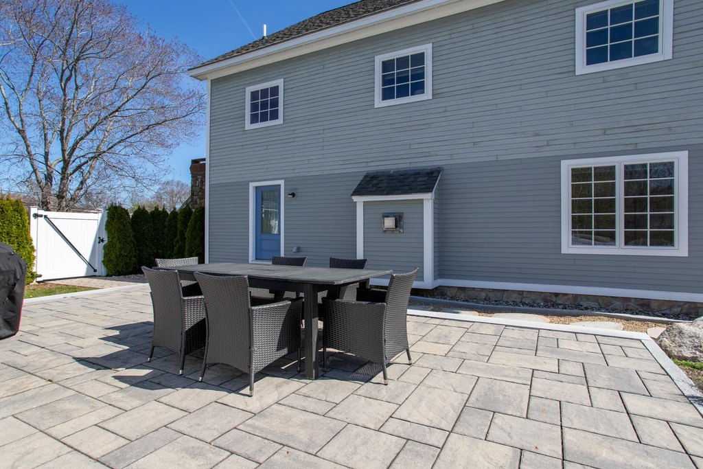 York, Maine, 03909, United States, 5 Bedrooms Bedrooms, ,3.5 BathroomsBathrooms,Residential,Forsale,1934015