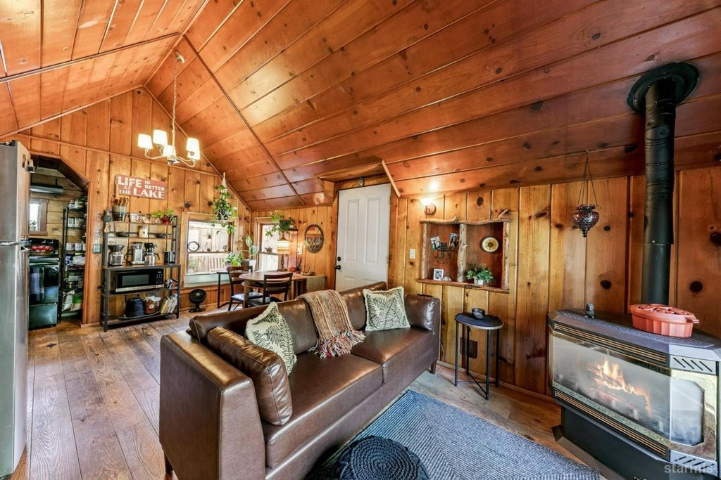 South Lake Tahoe, California, 96150, United States, 1 Bedroom Bedrooms, ,1.5 BathroomsBathrooms,Residential,Forsale,1946029