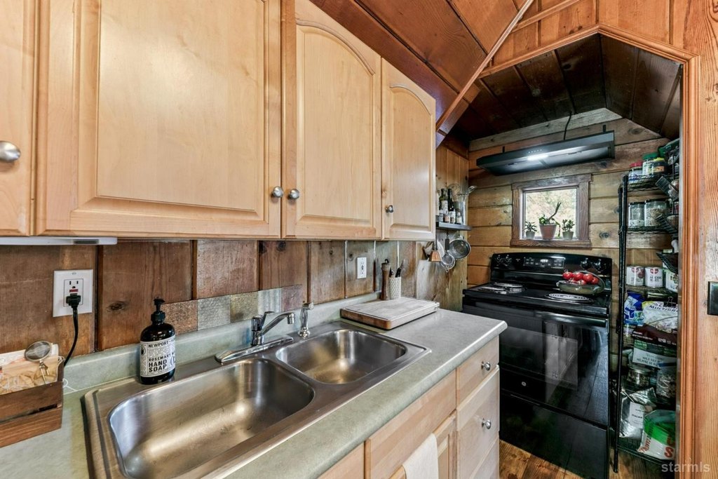 South Lake Tahoe, California, 96150, United States, 1 Bedroom Bedrooms, ,1.5 BathroomsBathrooms,Residential,Forsale,1946029