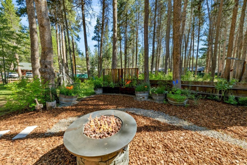 South Lake Tahoe, California, 96150, United States, 1 Bedroom Bedrooms, ,1.5 BathroomsBathrooms,Residential,Forsale,1946029