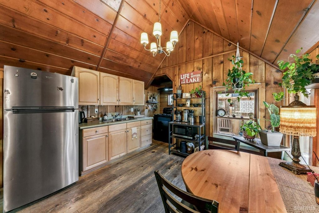 South Lake Tahoe, California, 96150, United States, 1 Bedroom Bedrooms, ,1.5 BathroomsBathrooms,Residential,Forsale,1946029