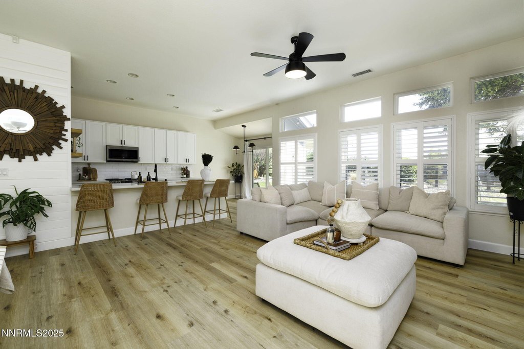 Sparks, Nevada, 89436, United States, 3 Bedrooms Bedrooms, ,2 BathroomsBathrooms,Residential,Forsale,1910316