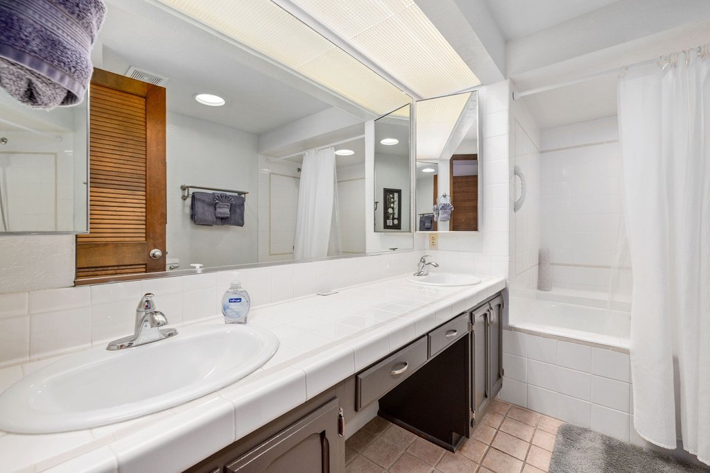 Kailua-Kona, Hawaii, 96740, United States, 2 Bedrooms Bedrooms, ,2 BathroomsBathrooms,Residential,Forsale,1929291
