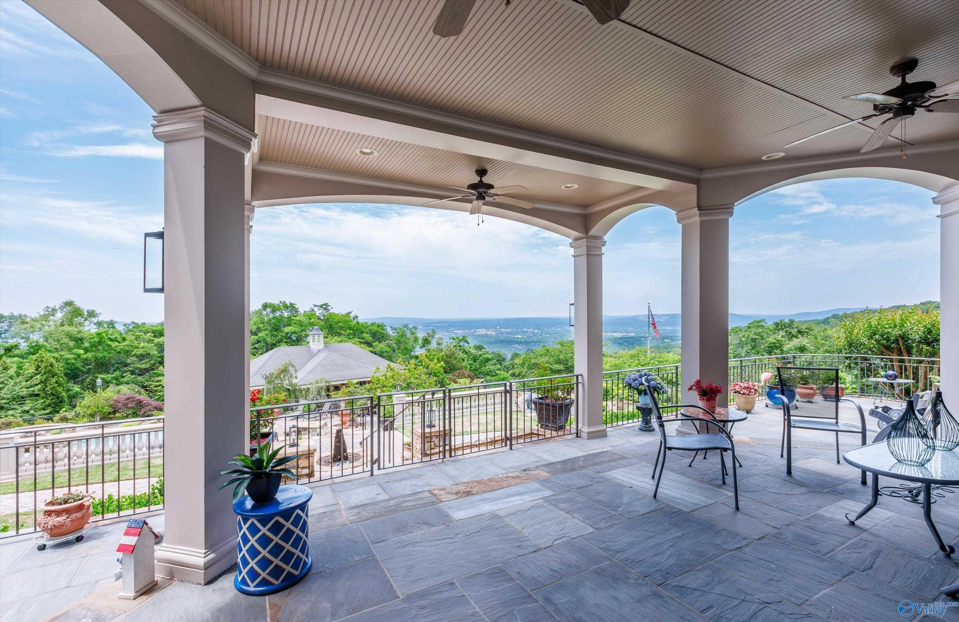 Huntsville, Alabama, 35801, United States, 6 Bedrooms Bedrooms, ,6.5 BathroomsBathrooms,Residential,Forsale,1997969