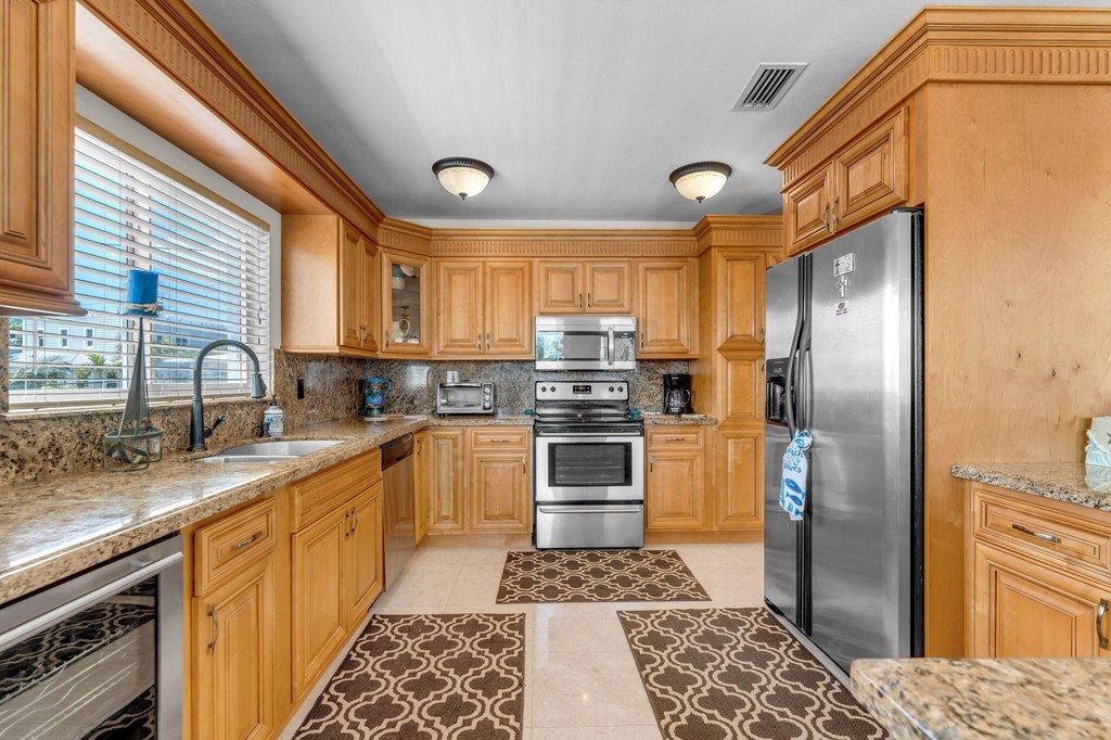 Key Largo, Florida, 33037, United States, 4 Bedrooms Bedrooms, ,3 BathroomsBathrooms,Residential,Forsale,1944412
