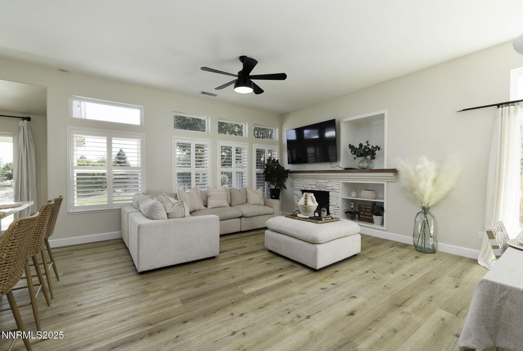 Sparks, Nevada, 89436, United States, 3 Bedrooms Bedrooms, ,2 BathroomsBathrooms,Residential,Forsale,1910316