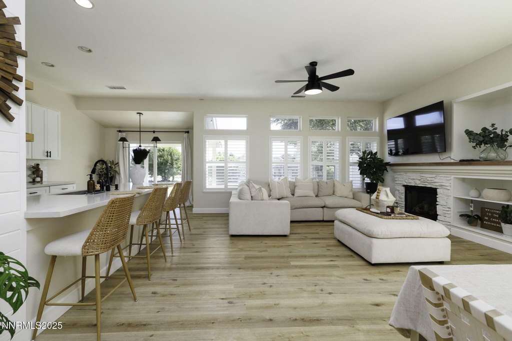 Sparks, Nevada, 89436, United States, 3 Bedrooms Bedrooms, ,2 BathroomsBathrooms,Residential,Forsale,1910316
