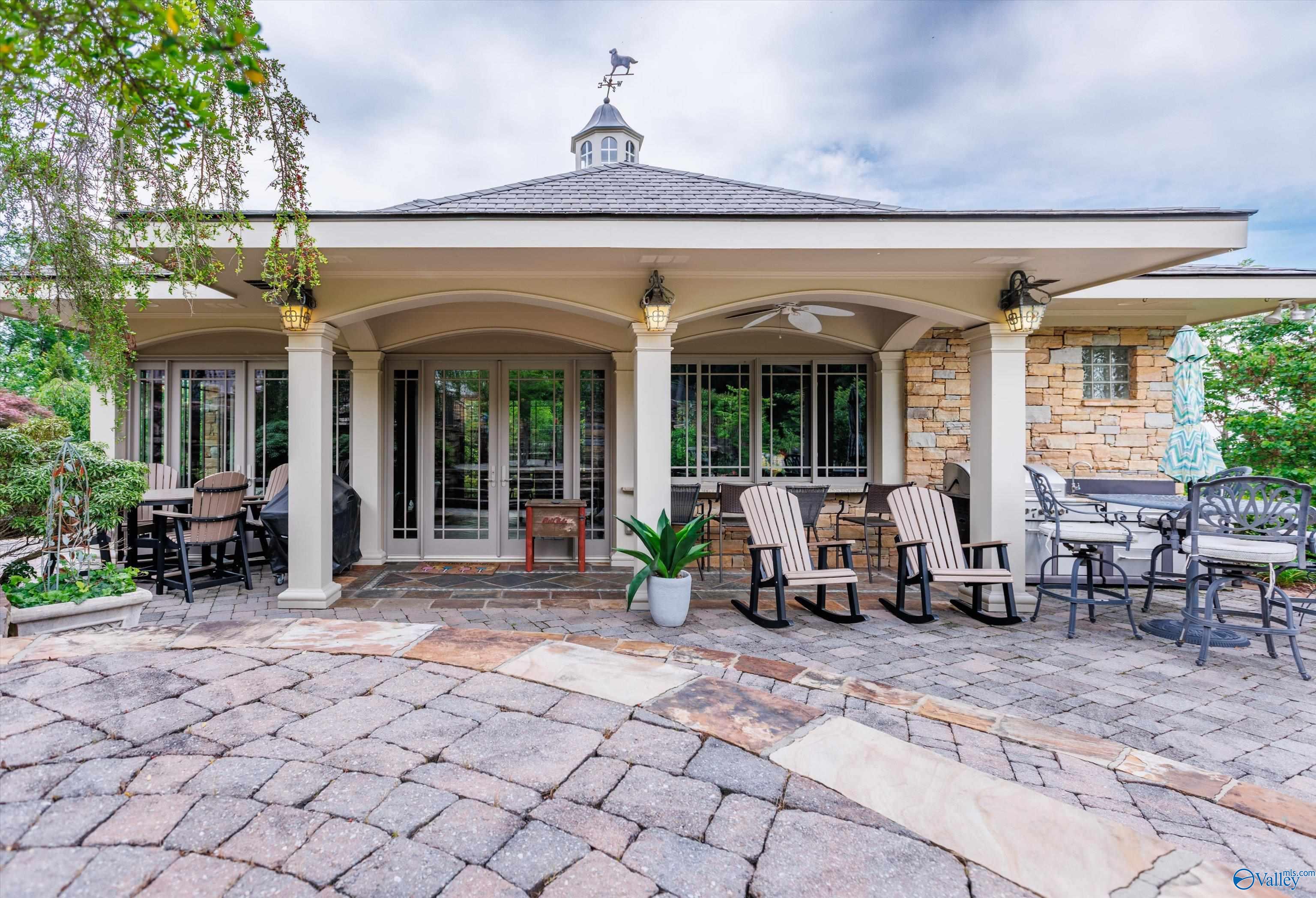 Huntsville, Alabama, 35801, United States, 6 Bedrooms Bedrooms, ,6.5 BathroomsBathrooms,Residential,Forsale,1997969