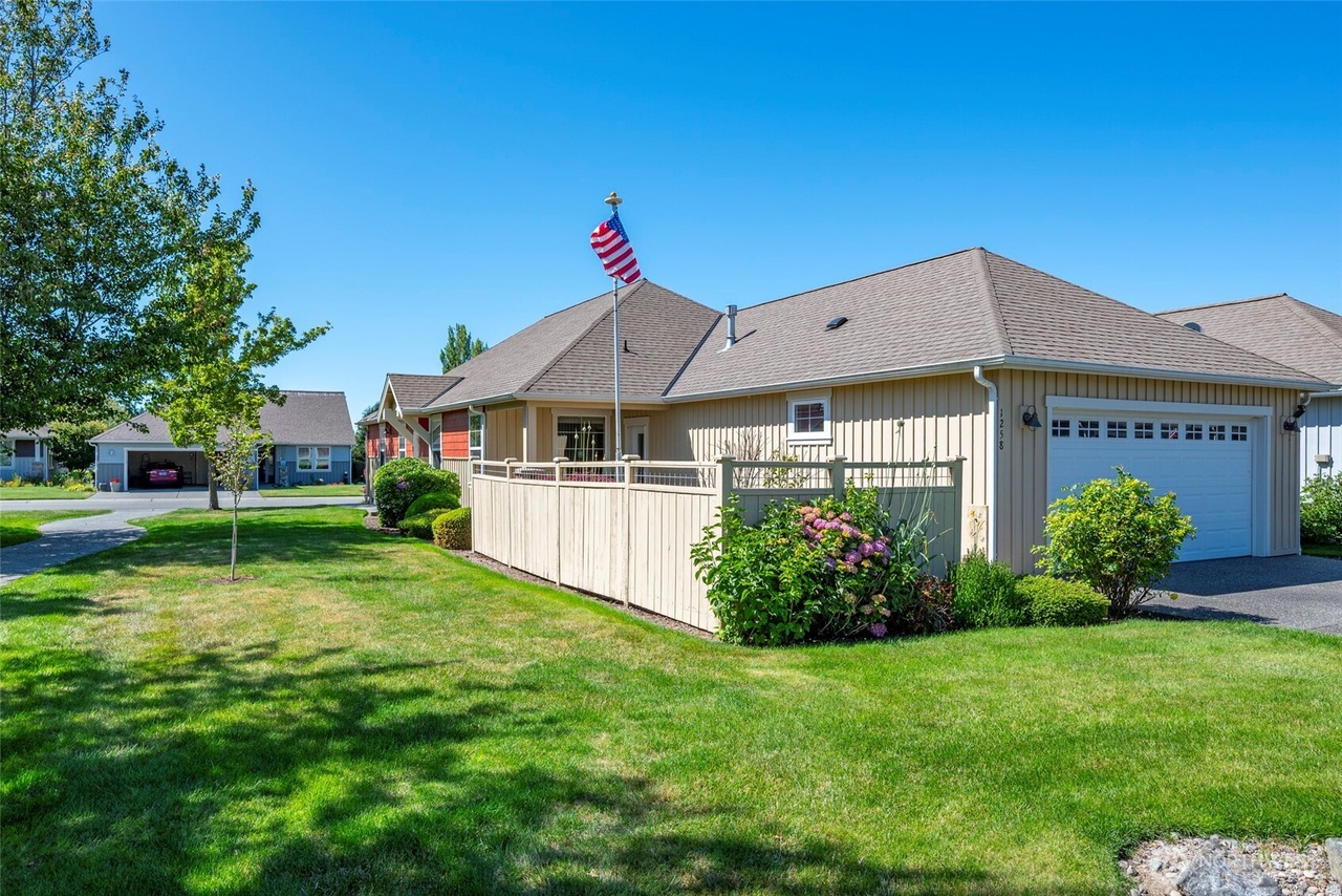 Oak Harbor, Washington, 98277, United States, 2 Bedrooms Bedrooms, ,2 BathroomsBathrooms,Residential,Forsale,1904629