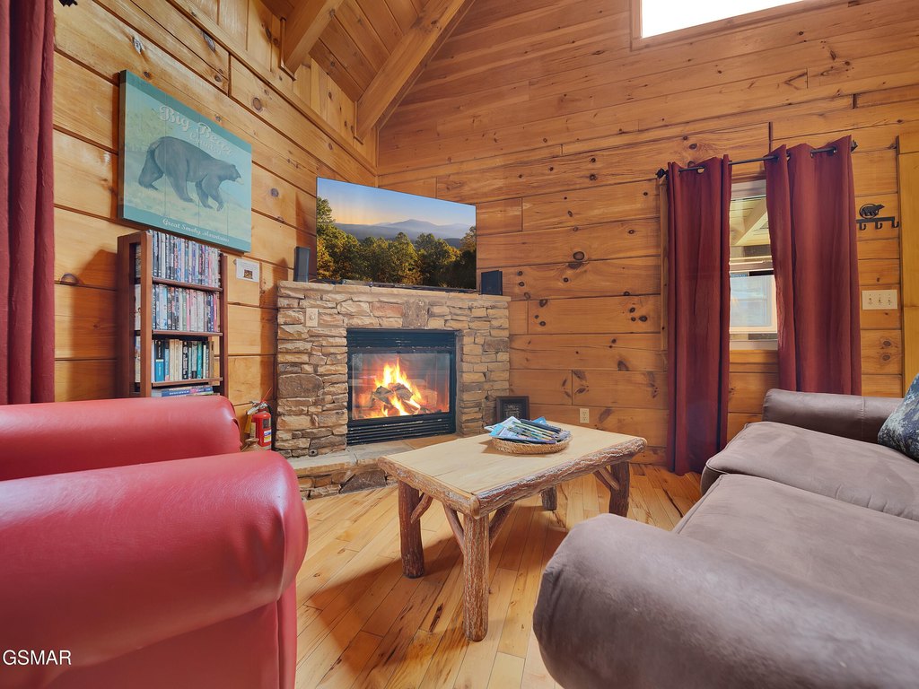 Gatlinburg, Tennessee, 37738, United States, 2 Bedrooms Bedrooms, ,2 BathroomsBathrooms,Residential,Forsale,1910184