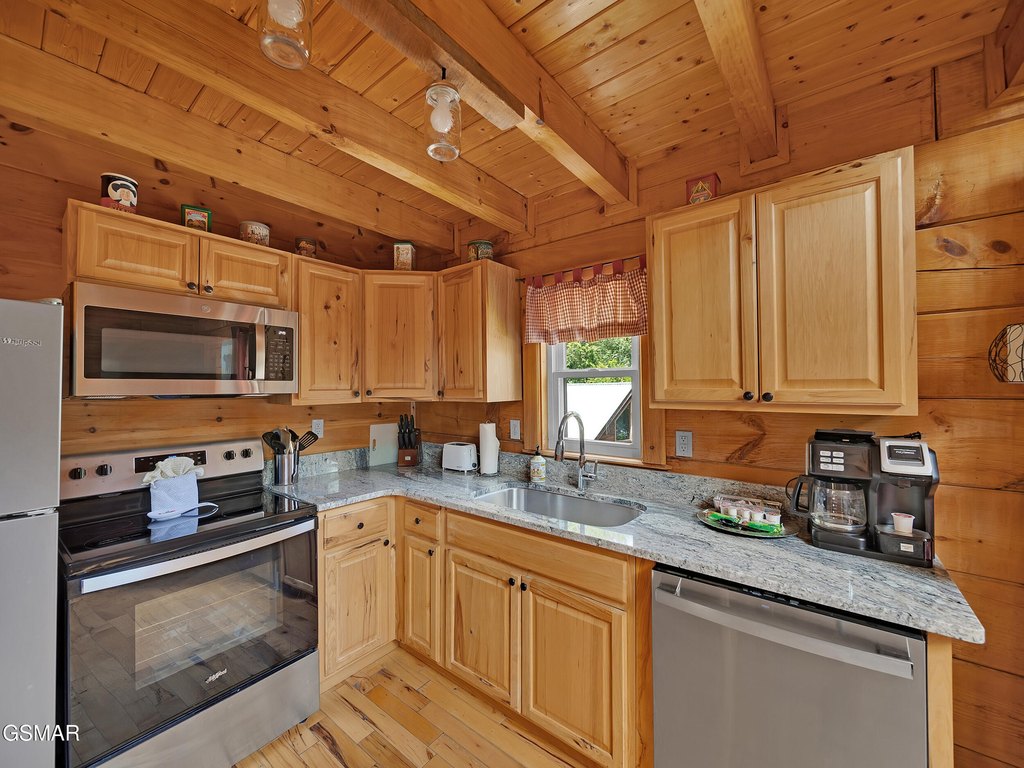 Gatlinburg, Tennessee, 37738, United States, 2 Bedrooms Bedrooms, ,2 BathroomsBathrooms,Residential,Forsale,1910184