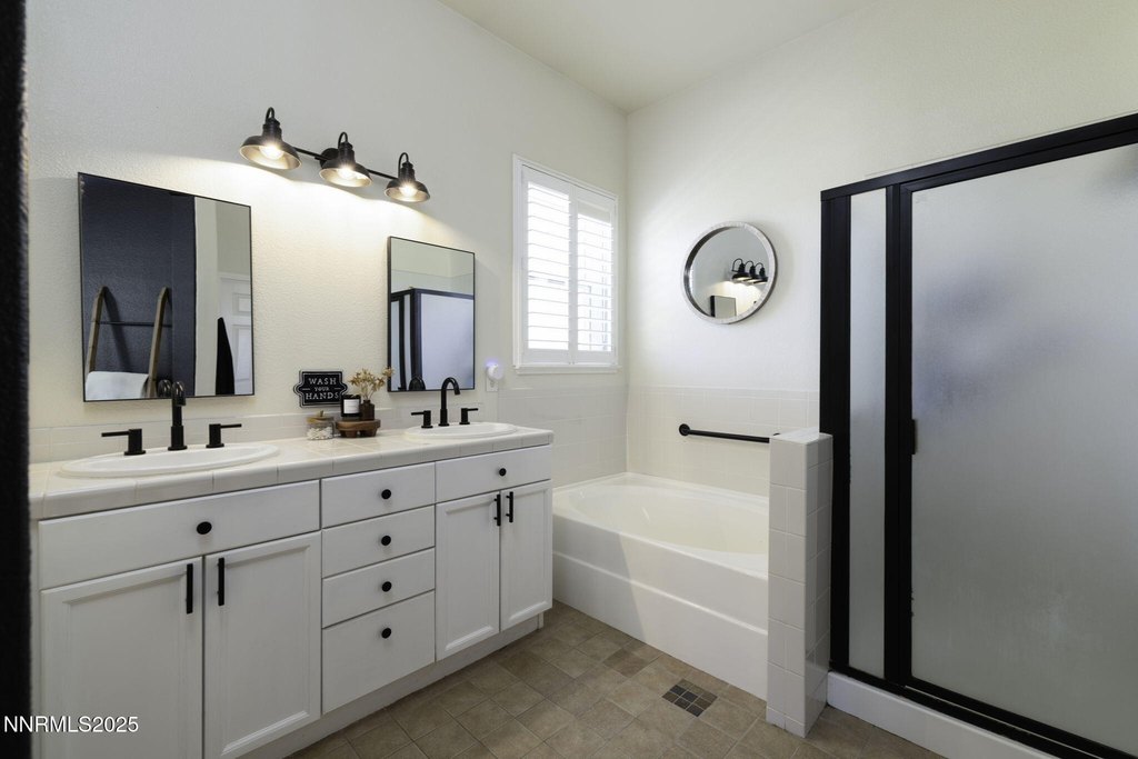 Sparks, Nevada, 89436, United States, 3 Bedrooms Bedrooms, ,2 BathroomsBathrooms,Residential,Forsale,1910316