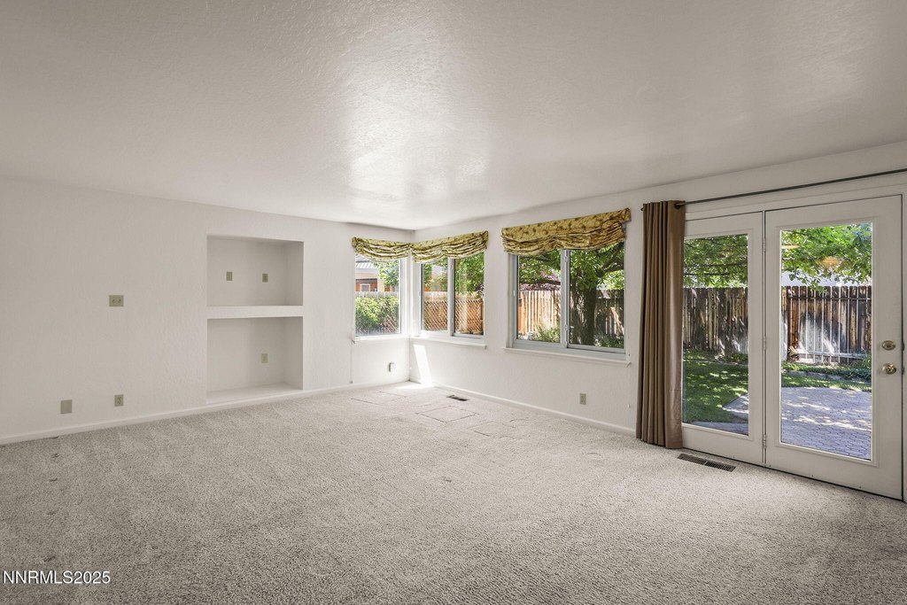 Sparks, Nevada, 89436, United States, 4 Bedrooms Bedrooms, ,3 BathroomsBathrooms,Residential,Forsale,1936737