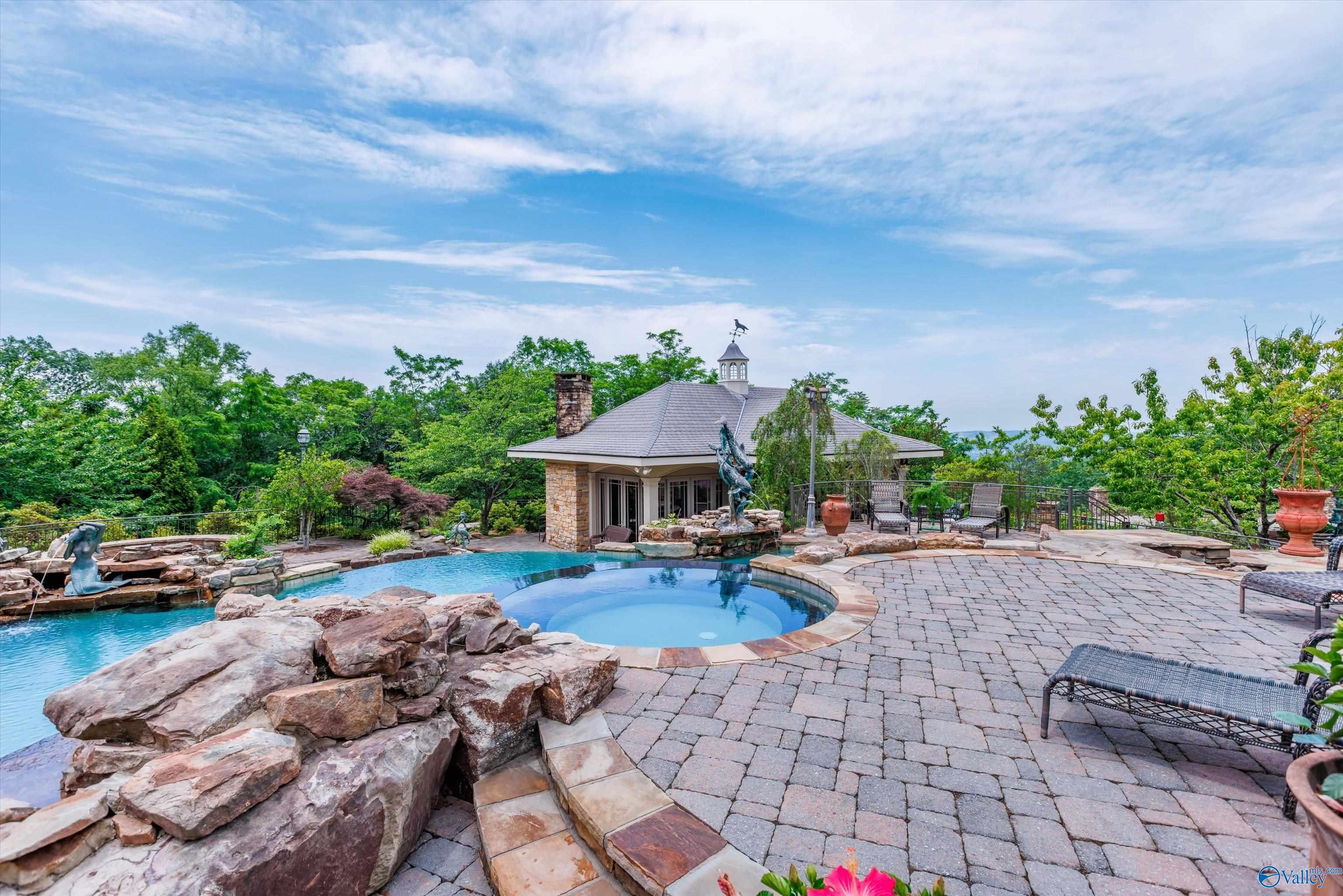 Huntsville, Alabama, 35801, United States, 6 Bedrooms Bedrooms, ,6.5 BathroomsBathrooms,Residential,Forsale,1997969