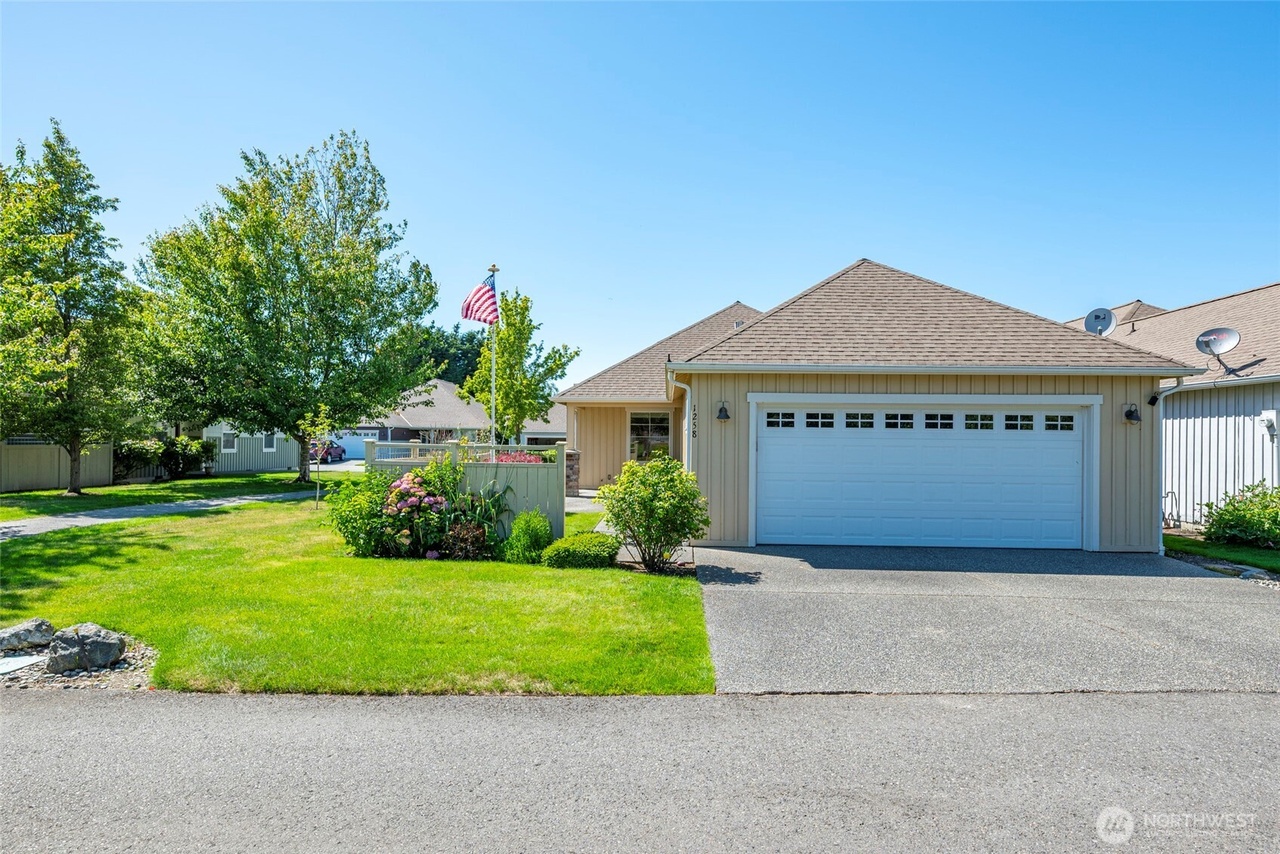 Oak Harbor, Washington, 98277, United States, 2 Bedrooms Bedrooms, ,2 BathroomsBathrooms,Residential,Forsale,1904629