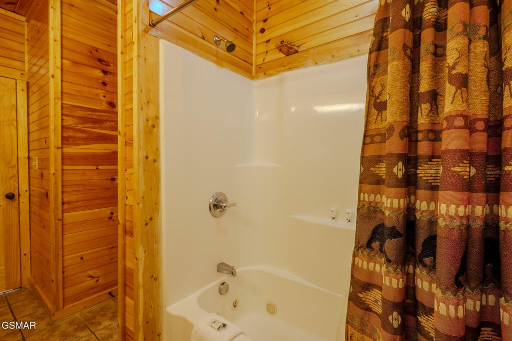 Gatlinburg, Tennessee, 37738, United States, 2 Bedrooms Bedrooms, ,2 BathroomsBathrooms,Residential,Forsale,1910202