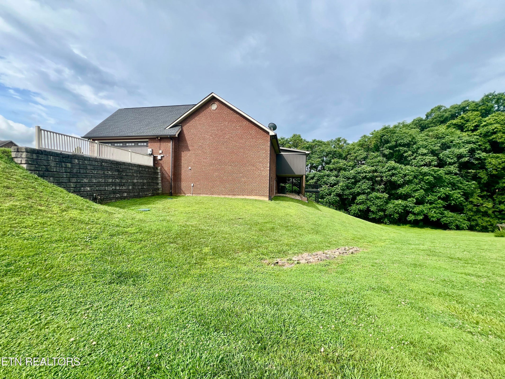 Sevierville, Tennessee, 37862, United States, 3 Bedrooms Bedrooms, ,2 BathroomsBathrooms,Residential,Forsale,1893776
