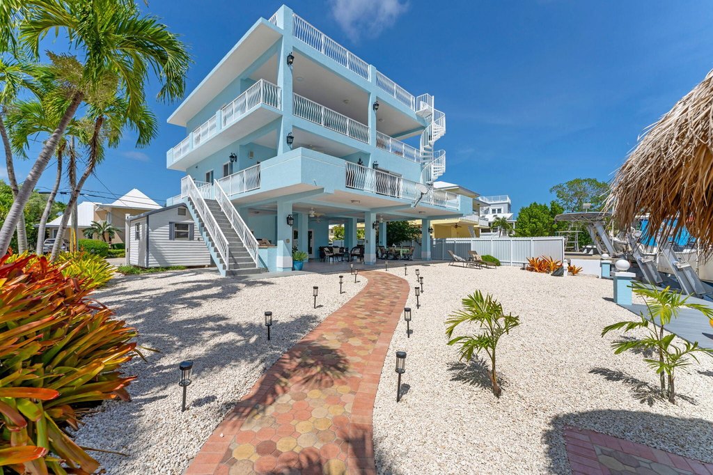 Key Largo, Florida, 33037, United States, 4 Bedrooms Bedrooms, ,3 BathroomsBathrooms,Residential,Forsale,1944412