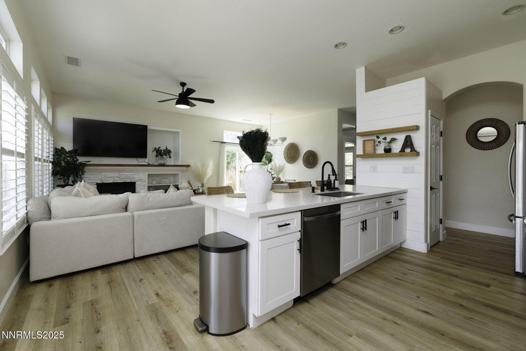 Sparks, Nevada, 89436, United States, 3 Bedrooms Bedrooms, ,2 BathroomsBathrooms,Residential,Forsale,1910316